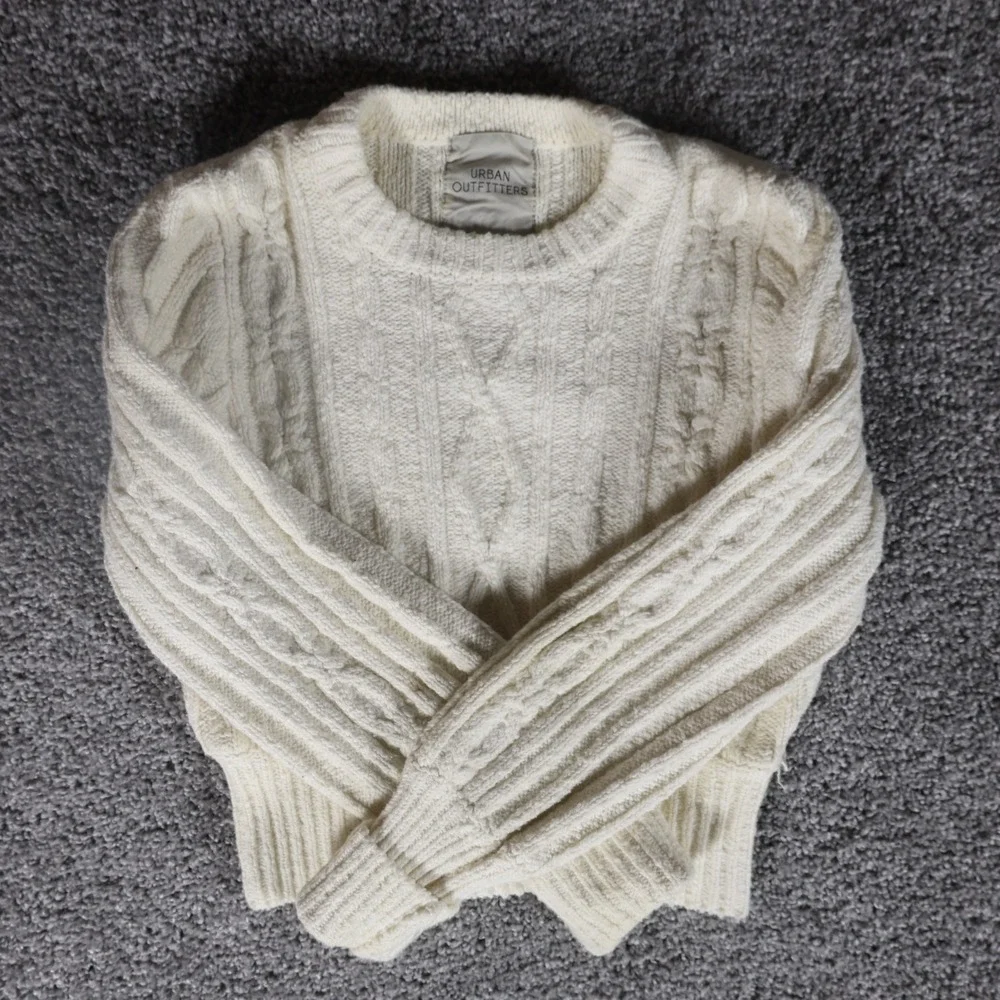 Urban Outfitters Women's Small Cropped Cable Knit Sweater Cream Crewneck